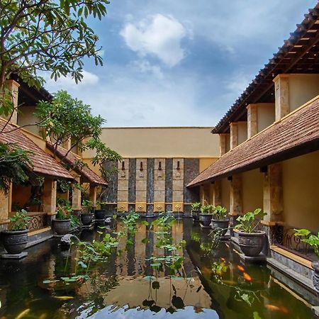 Lotus Garden Hotel Kediri  Exteriér fotografie