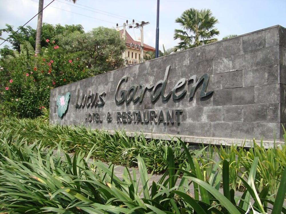 Lotus Garden Hotel Kediri  Exteriér fotografie