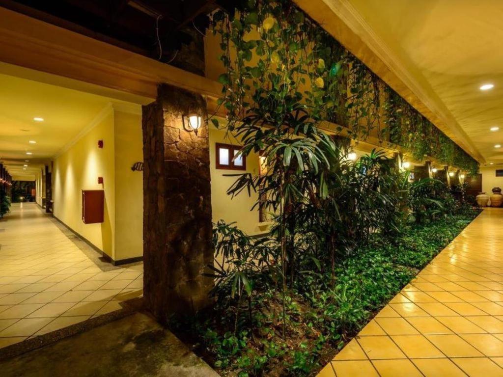Lotus Garden Hotel Kediri  Exteriér fotografie