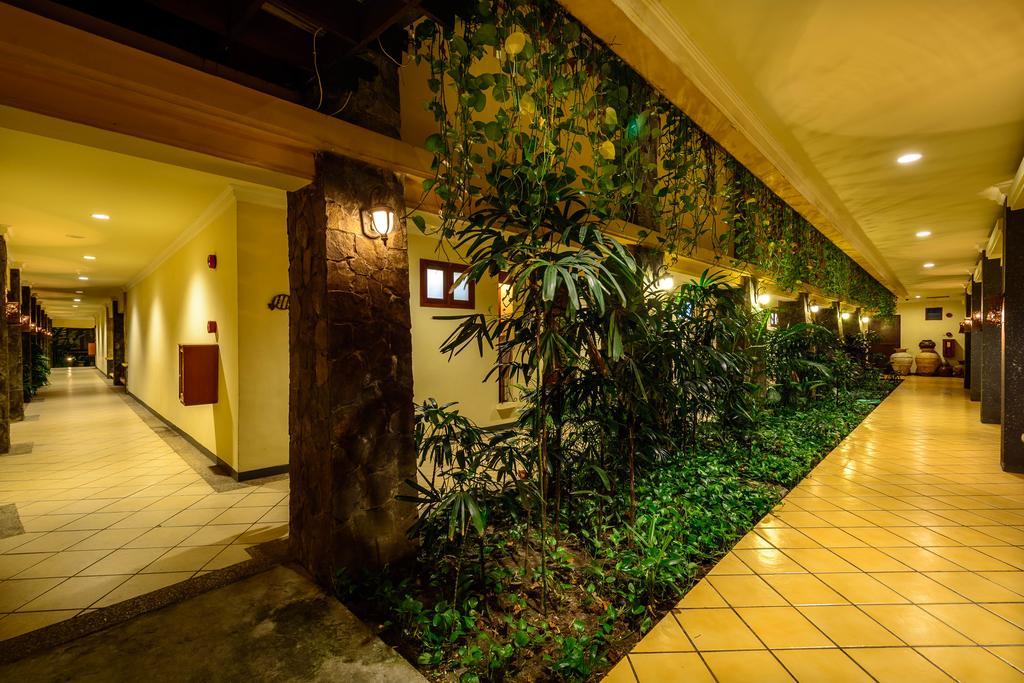Lotus Garden Hotel Kediri  Exteriér fotografie