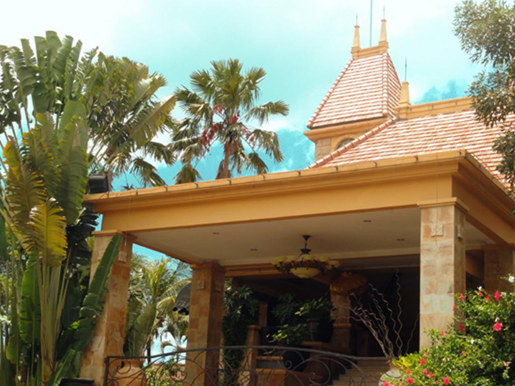 Lotus Garden Hotel Kediri  Exteriér fotografie