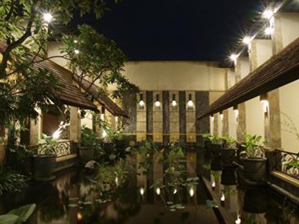 Lotus Garden Hotel Kediri  Exteriér fotografie