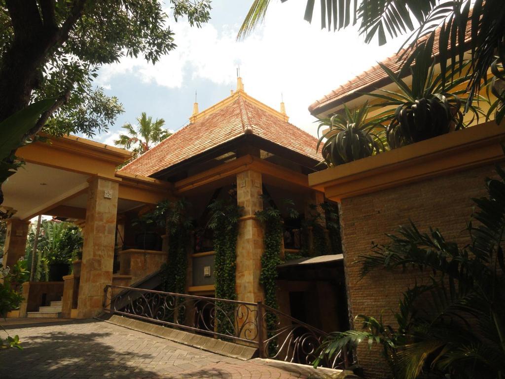 Lotus Garden Hotel Kediri  Exteriér fotografie