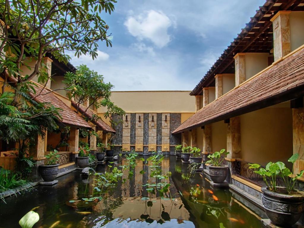 Lotus Garden Hotel Kediri  Exteriér fotografie