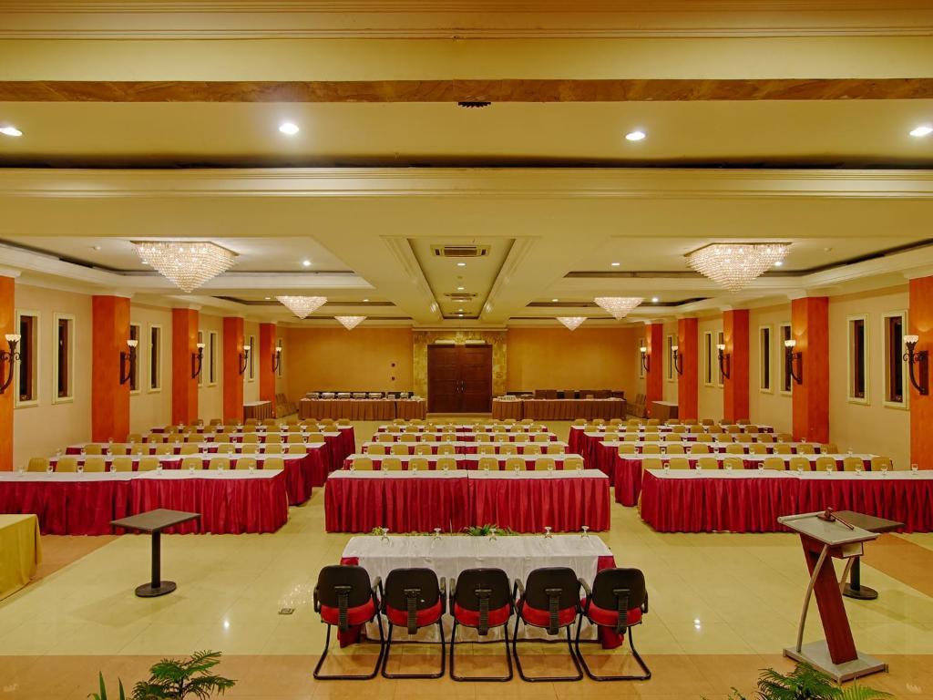 Lotus Garden Hotel Kediri  Exteriér fotografie