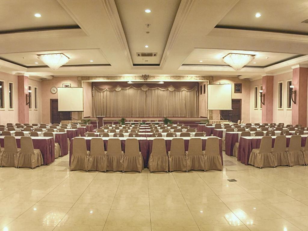 Lotus Garden Hotel Kediri  Exteriér fotografie