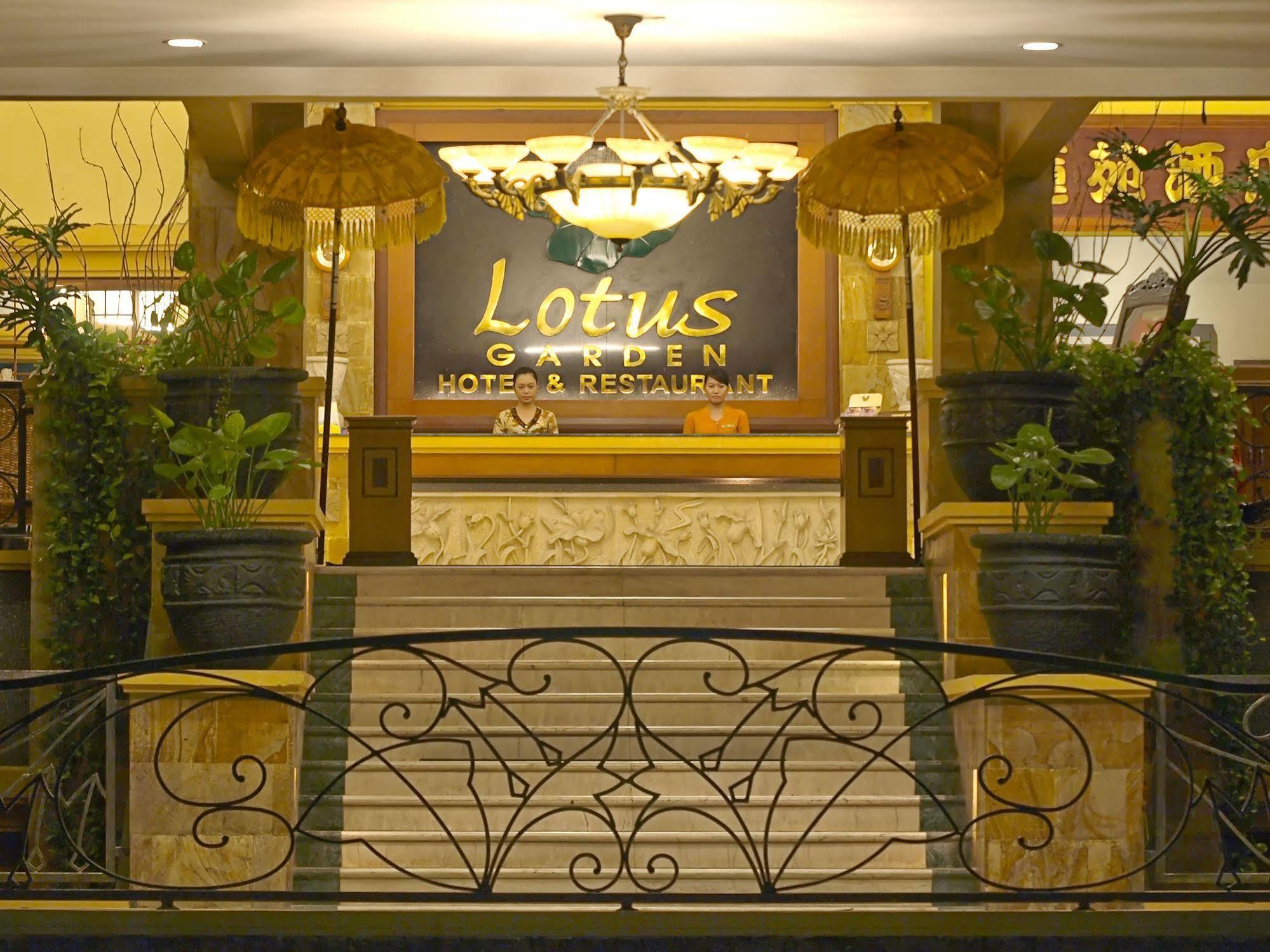 Lotus Garden Hotel Kediri  Exteriér fotografie