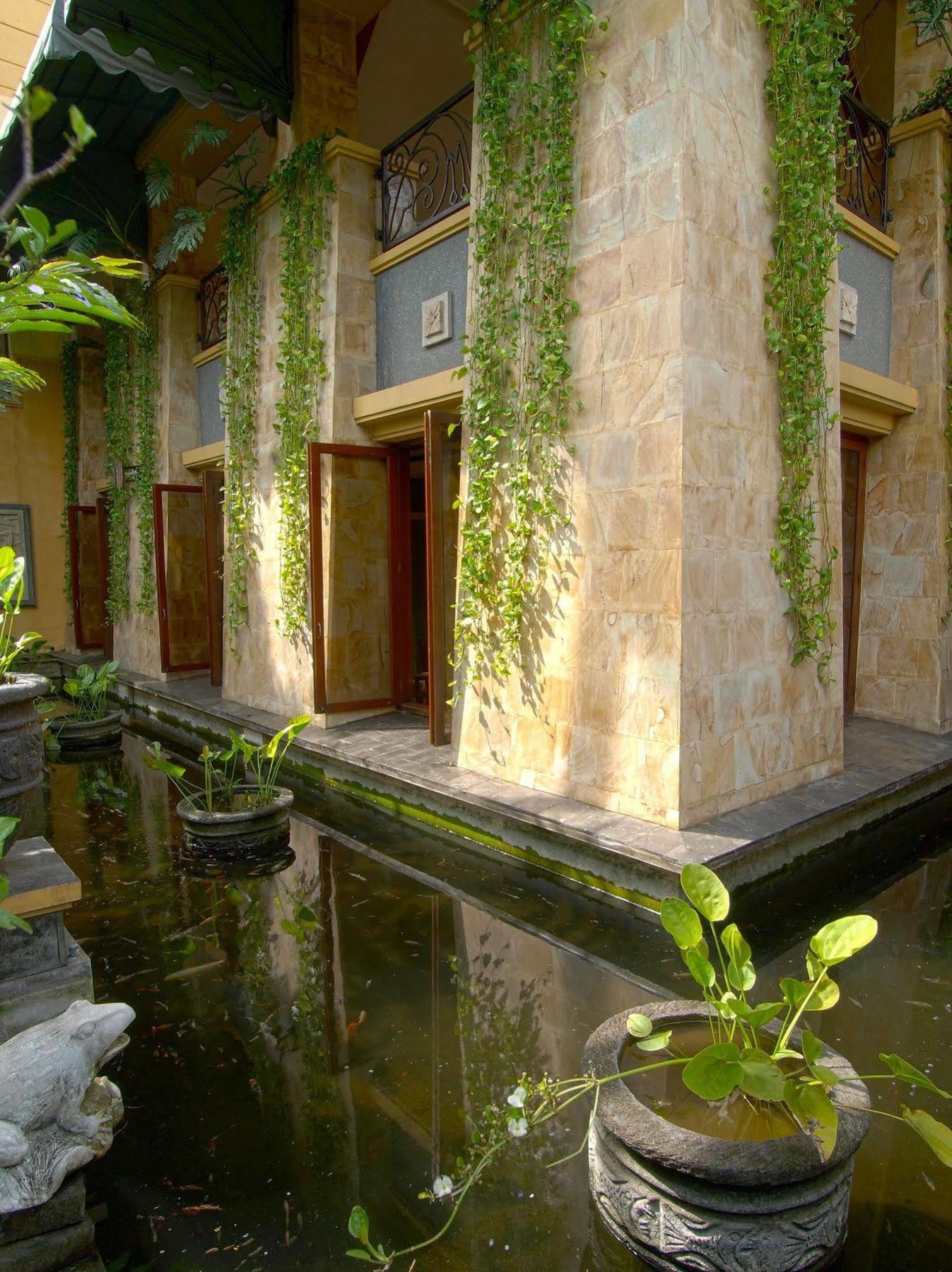Lotus Garden Hotel Kediri  Exteriér fotografie